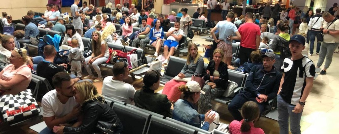 Более 200 украинских туристов снова застряли в аэропорту Египта