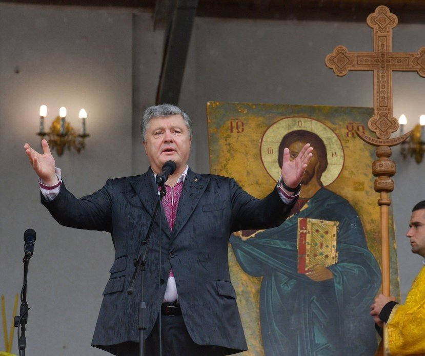 Поместная церковь является столпом нацбезопасности Украины — Порошенко