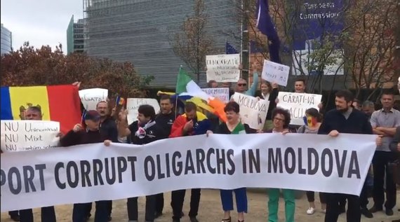 В Молдове проходит многотысячный антиправительственный протест