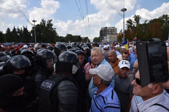 В Молдове проходит многотысячный антиправительственный протест