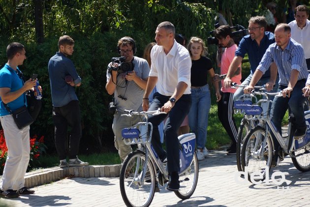 В Киеве впервые запустили байкшеринг: как будет работать система аренды велосипедов